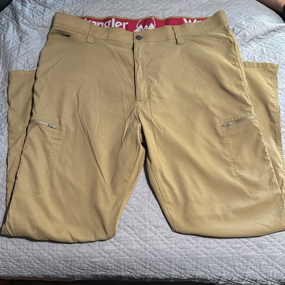 Wrangler Men’s Outdoor Cargo Pant with UPF 50+ Protection - Picture 2 of 8